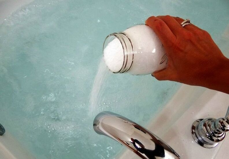 Tomar un baño con limonada para agrandar el pene.