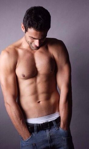 torso masculino guapo