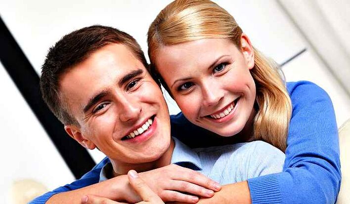 hombre y mujer felices